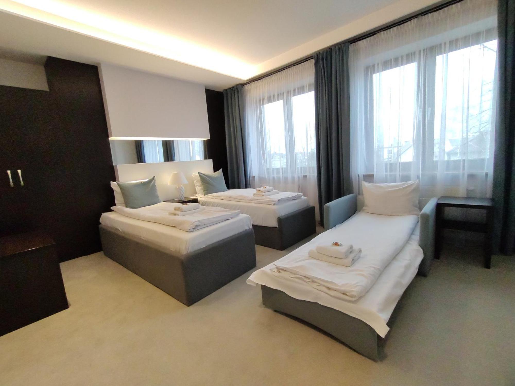 Novopolska - Hotel I Restauracja Koscian Ngoại thất bức ảnh