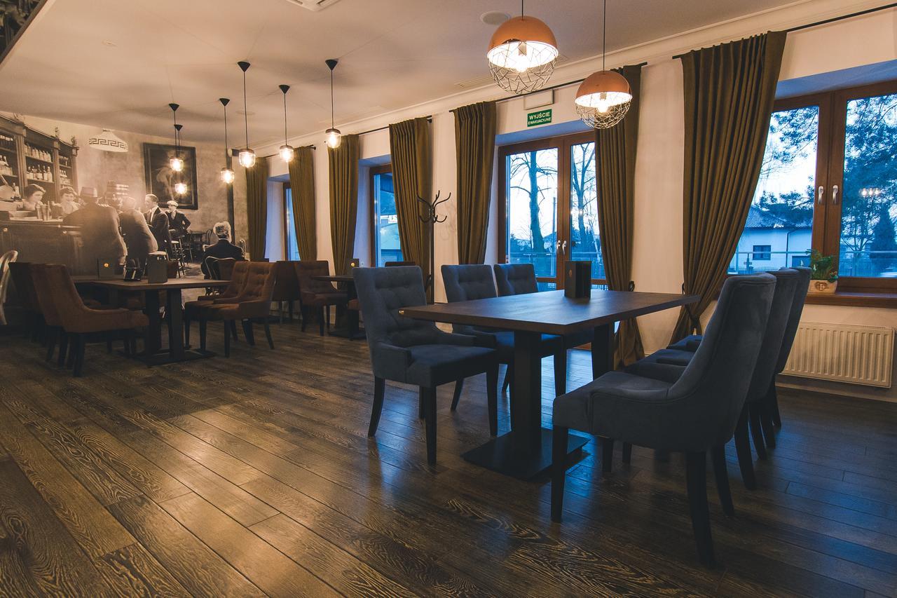 Novopolska - Hotel I Restauracja Koscian Ngoại thất bức ảnh