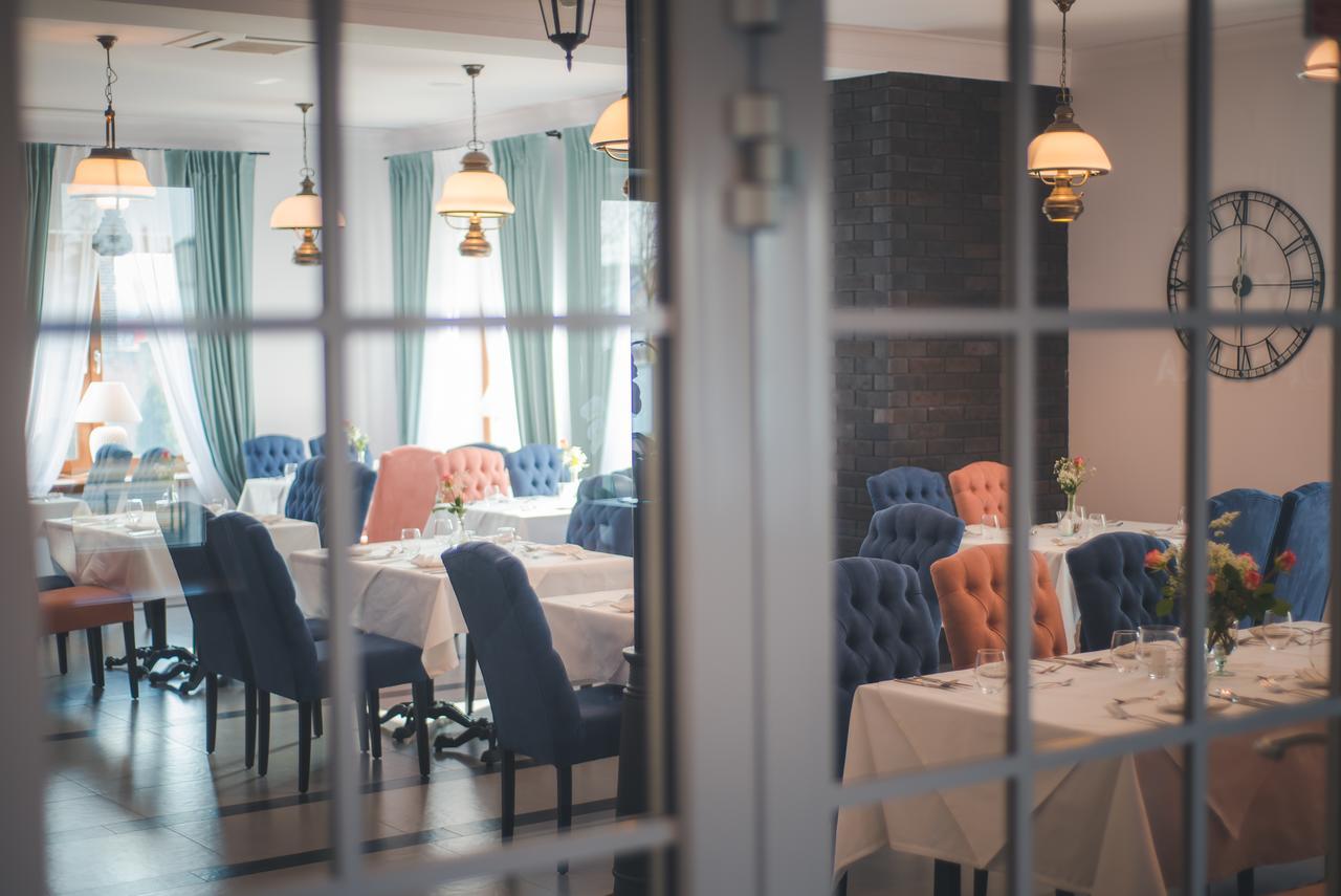 Novopolska - Hotel I Restauracja Koscian Ngoại thất bức ảnh