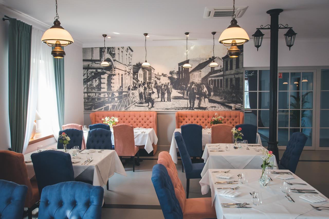 Novopolska - Hotel I Restauracja Koscian Ngoại thất bức ảnh