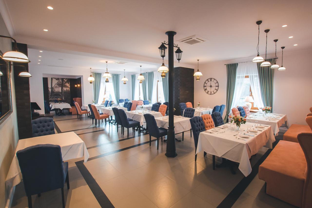Novopolska - Hotel I Restauracja Koscian Ngoại thất bức ảnh