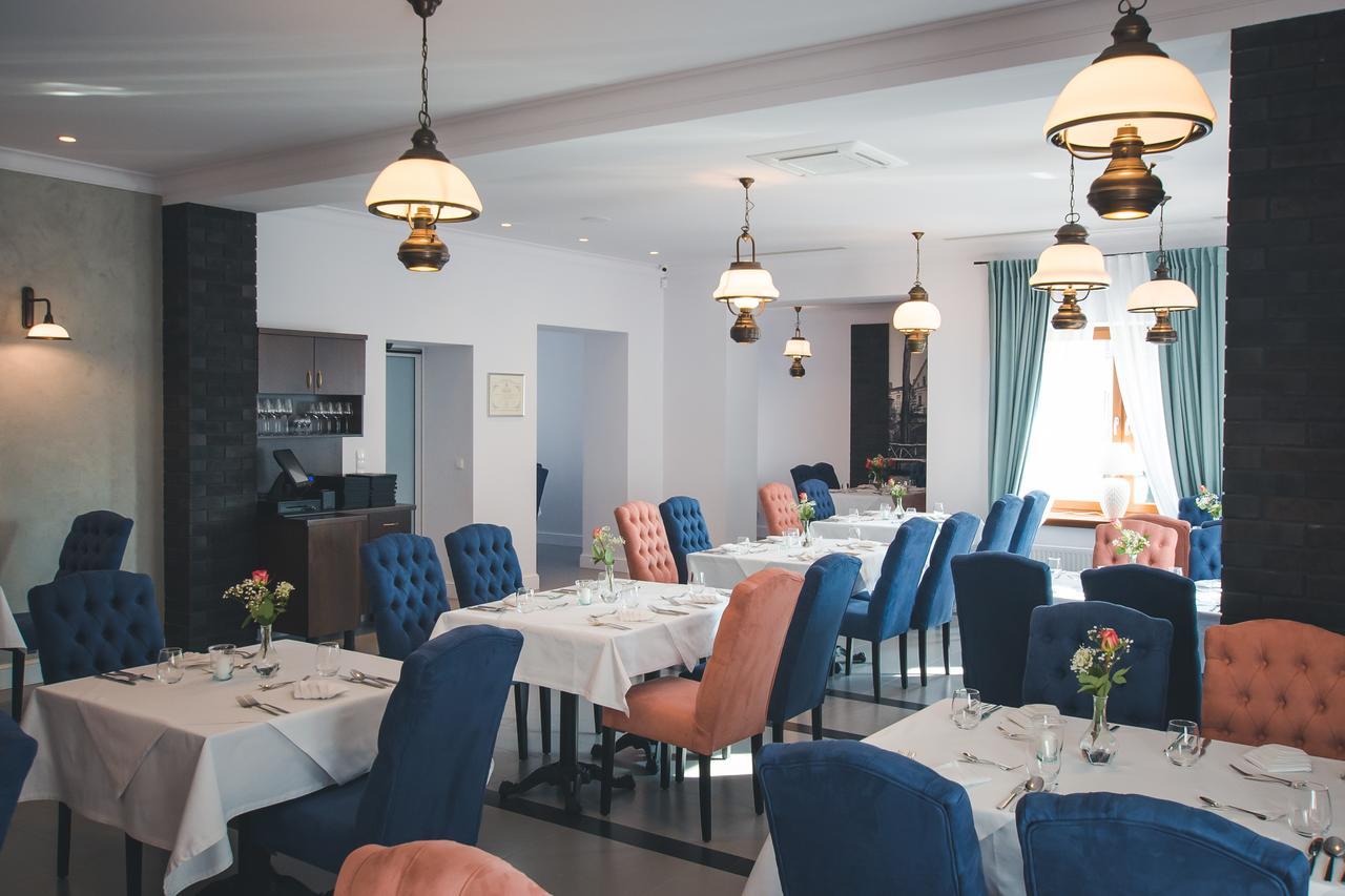 Novopolska - Hotel I Restauracja Koscian Ngoại thất bức ảnh