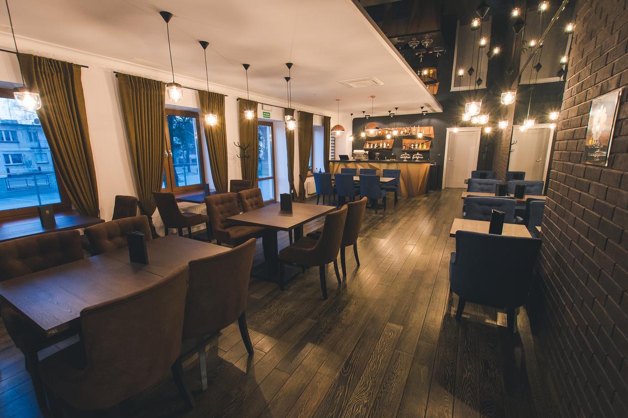 Novopolska - Hotel I Restauracja Koscian Ngoại thất bức ảnh