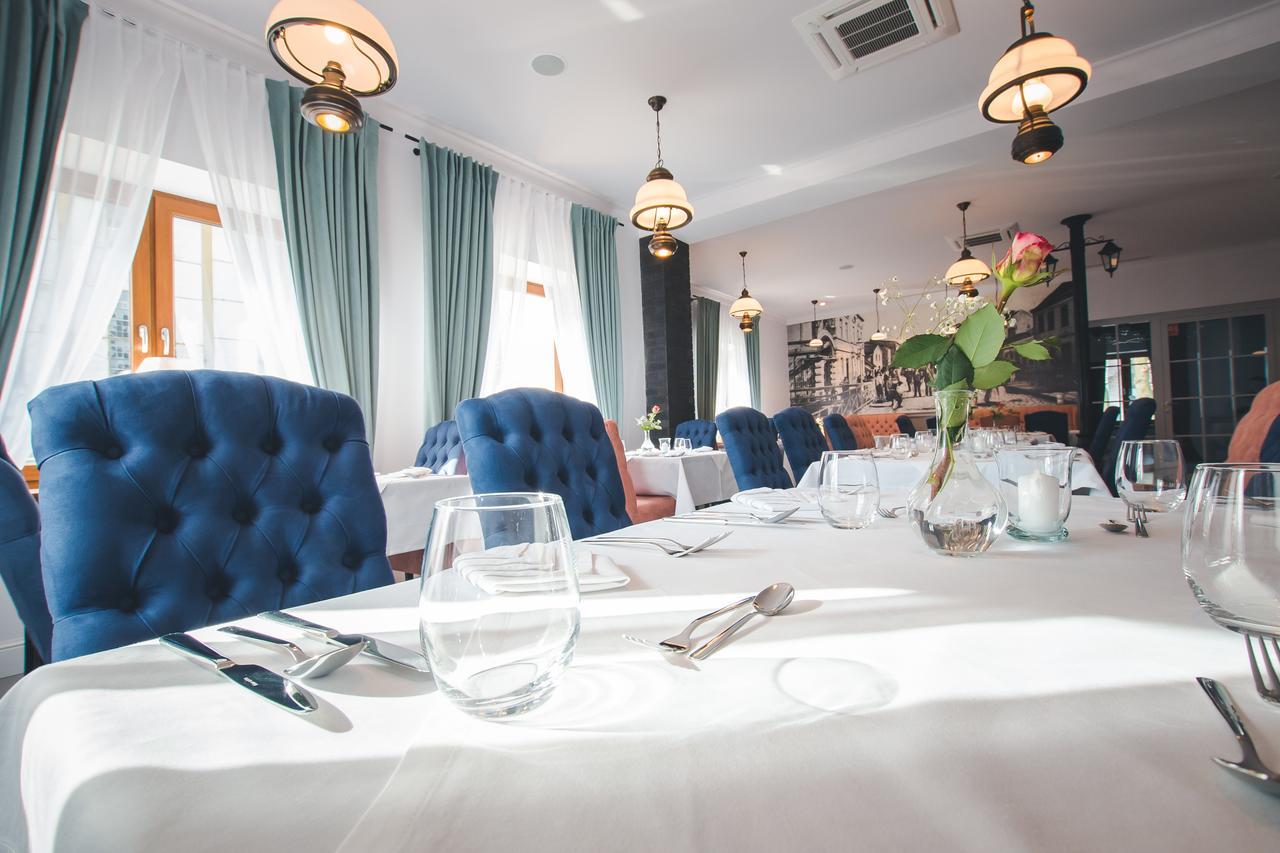 Novopolska - Hotel I Restauracja Koscian Ngoại thất bức ảnh