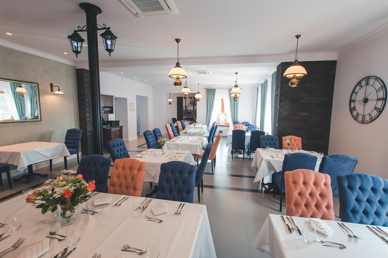 Novopolska - Hotel I Restauracja Koscian Ngoại thất bức ảnh