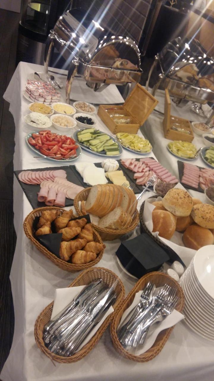 Novopolska - Hotel I Restauracja Koscian Ngoại thất bức ảnh