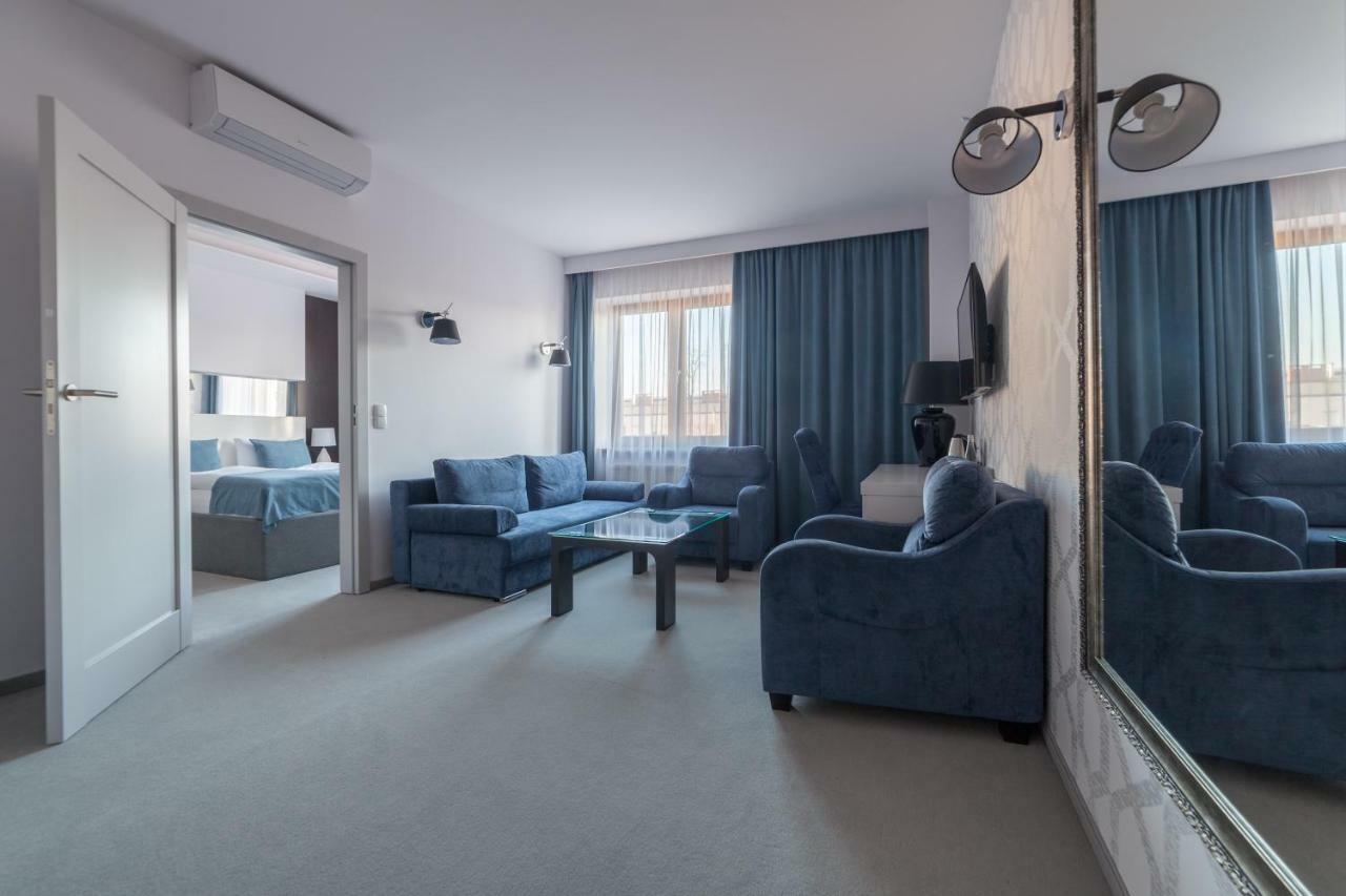 Novopolska - Hotel I Restauracja Koscian Ngoại thất bức ảnh
