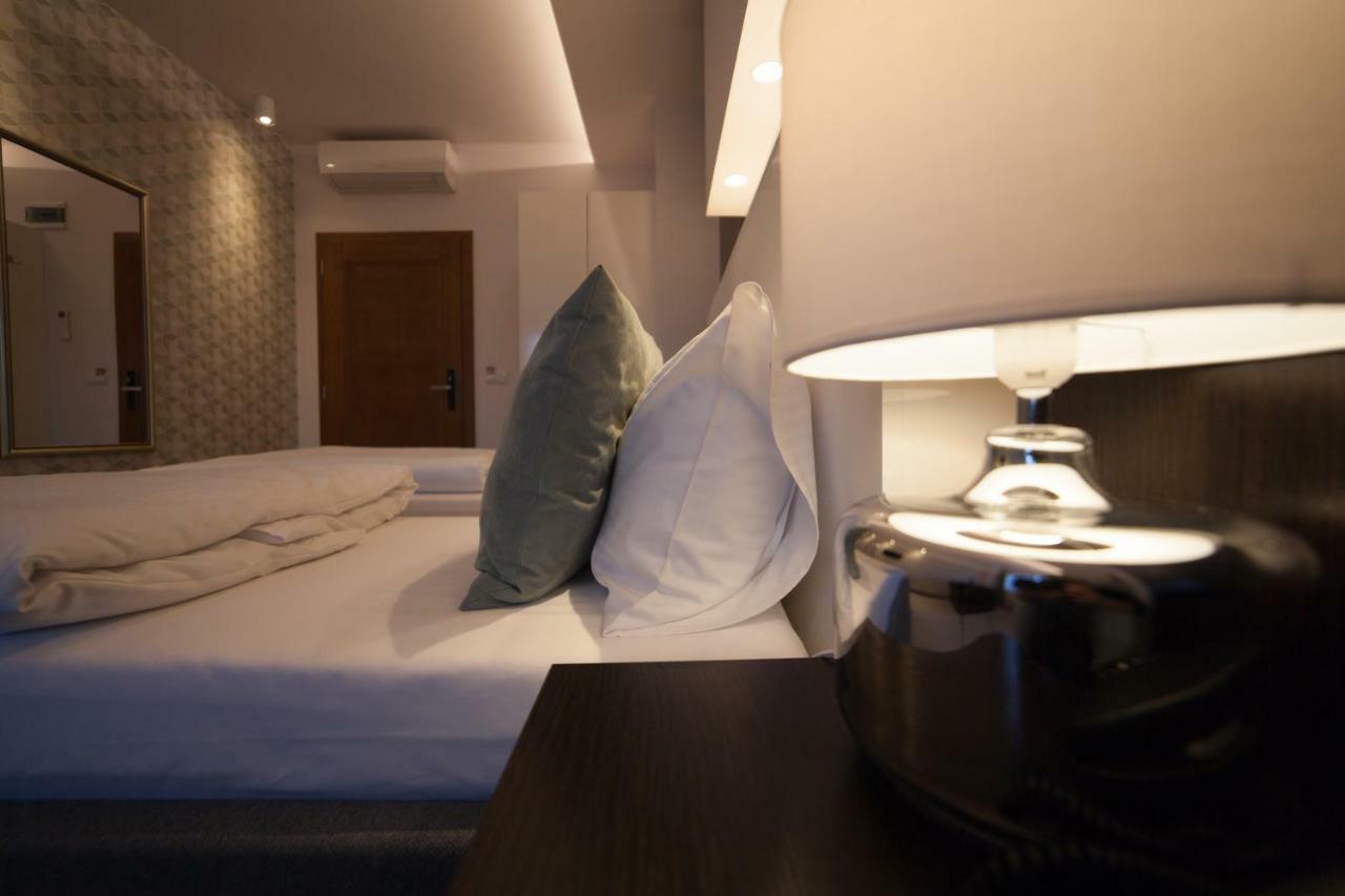 Novopolska - Hotel I Restauracja Koscian Ngoại thất bức ảnh