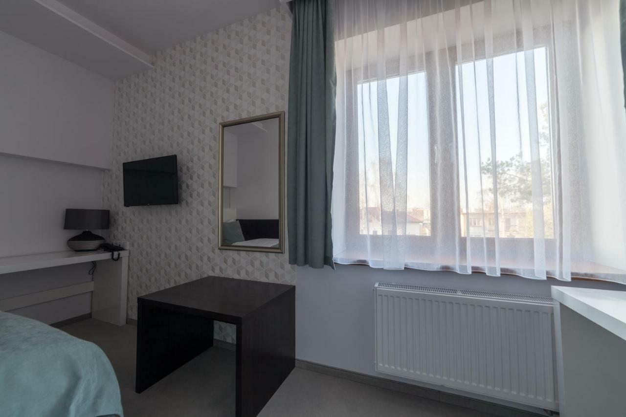 Novopolska - Hotel I Restauracja Koscian Ngoại thất bức ảnh