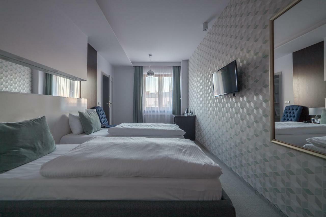 Novopolska - Hotel I Restauracja Koscian Ngoại thất bức ảnh