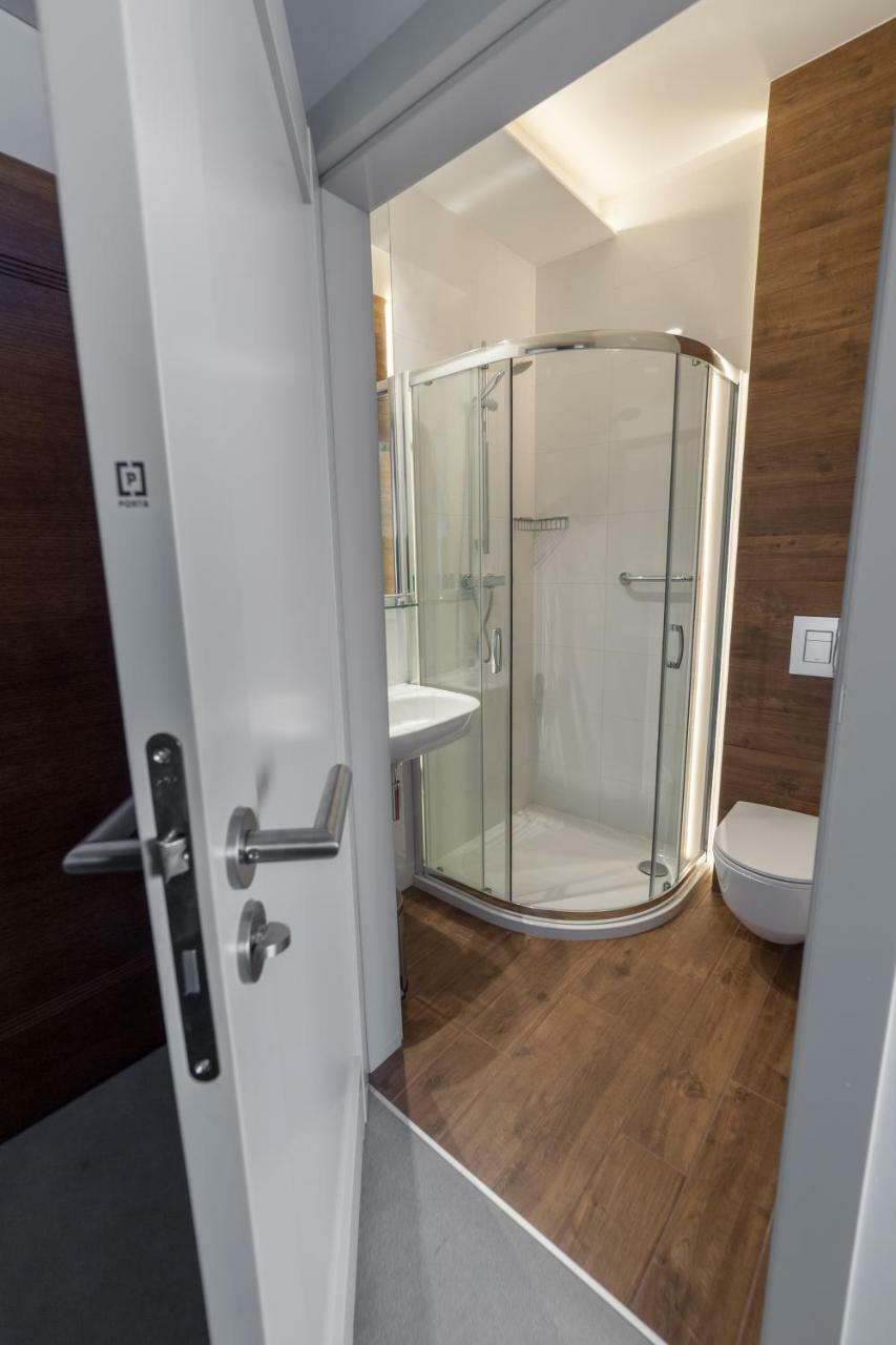 Novopolska - Hotel I Restauracja Koscian Ngoại thất bức ảnh